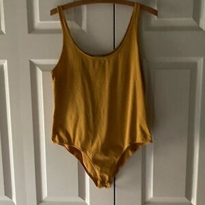 Abound scoop neck women’s bodysuit XL golden yellow